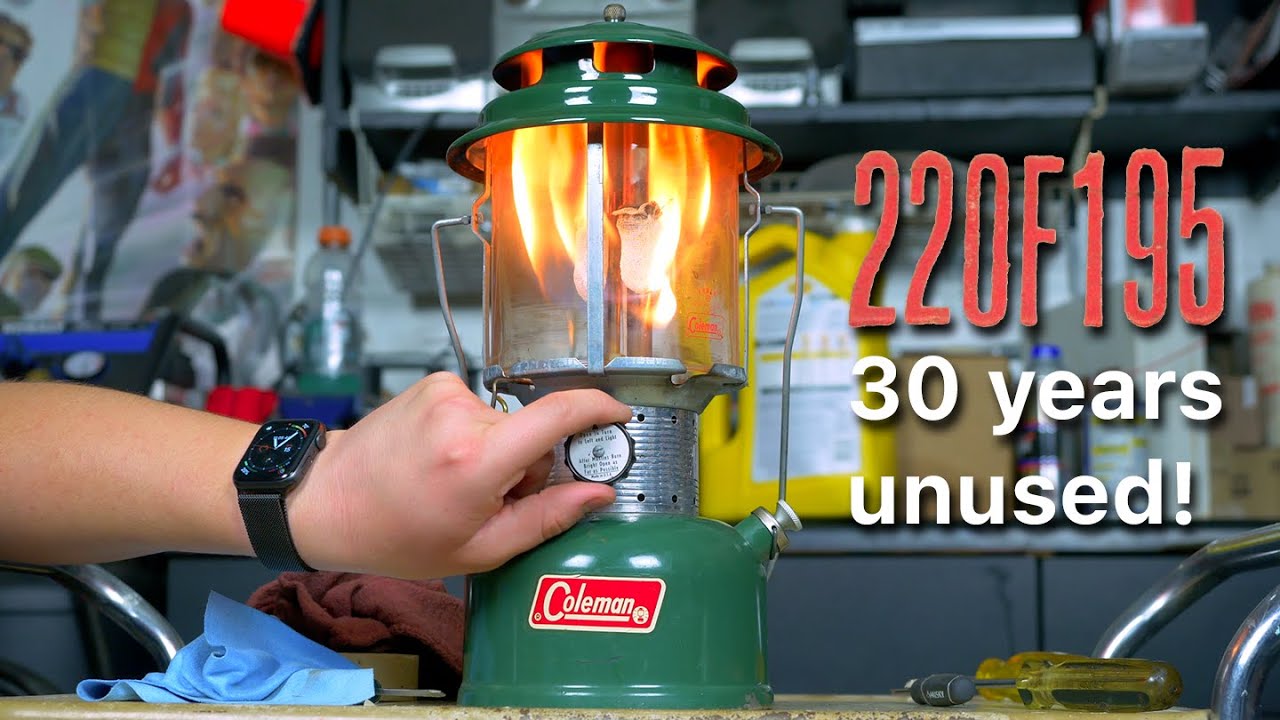 Vintage Coleman Model 220F Double Mantle Lantern (1970s, Green Metal Case)