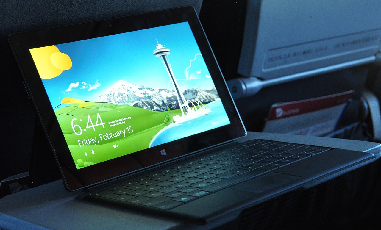 Microsoft Surface RT 32GB Wi-Fi Black (First Gen 2012)